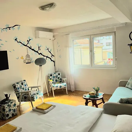 Center Apartment *